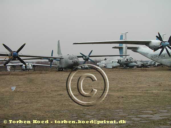 Antonov An-8 "Camp", Bartini/Beriev VVA-14 CCCP-19172 & Myasichev M-17 CCCP-17401