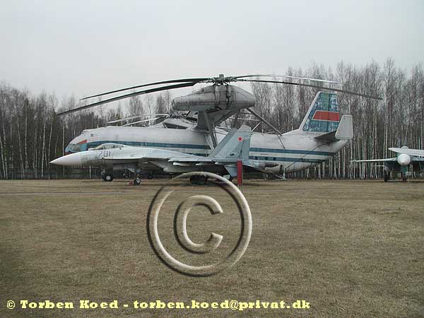 Sukhoi Su-27M "Flanker" & Mil Mi-12 "Homer"