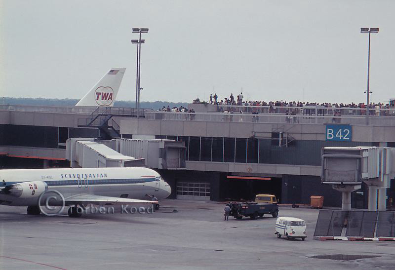 Frankfurt Airport with a Scandinavian Airlines SAS Douglas DC-9-41 c/n 47286